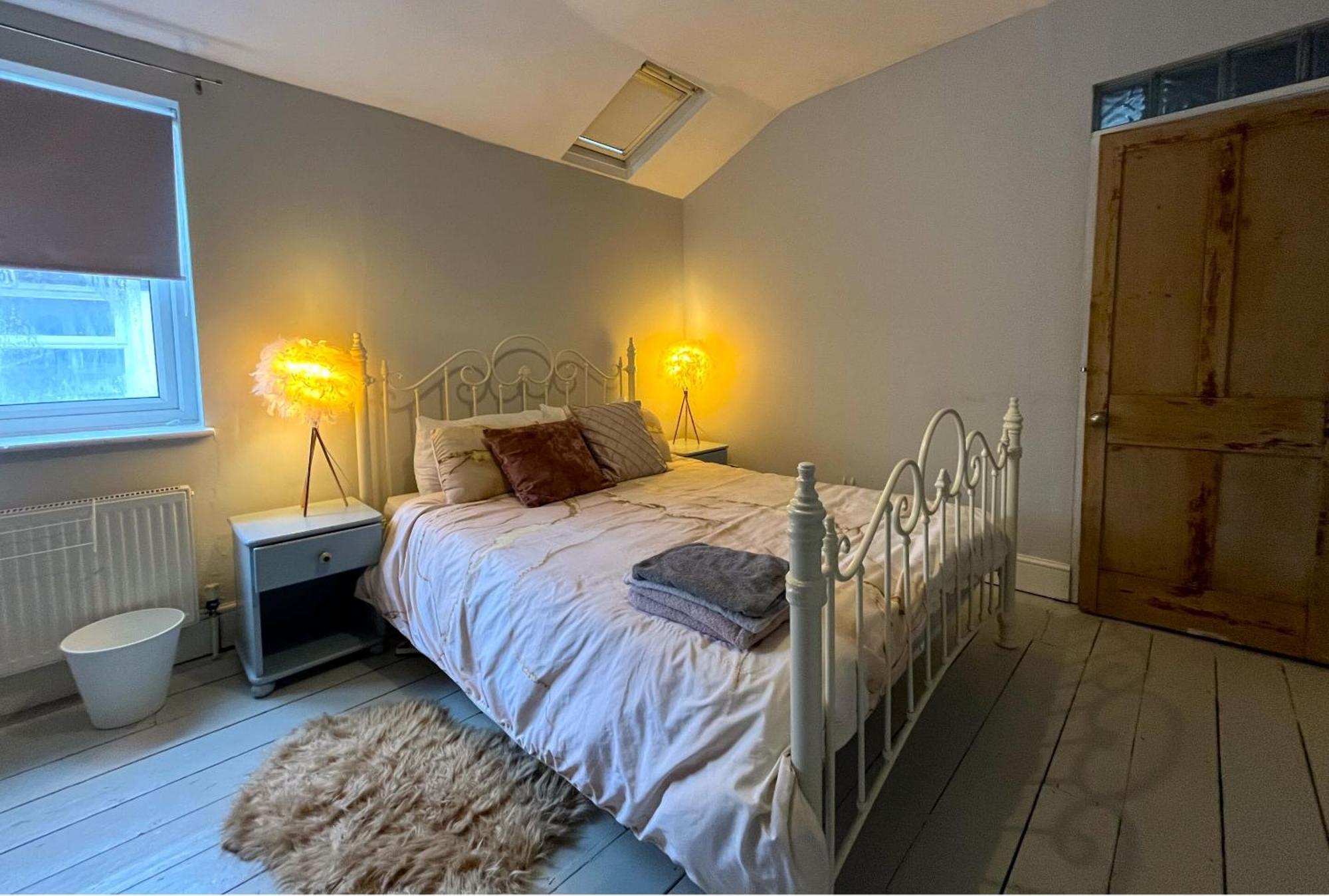 Charming Cottage Retreat With Garden - Sleeps 12 Bristol Zewnętrze zdjęcie